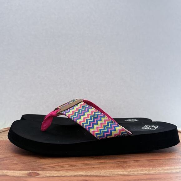 BY YB Womens Size 9 Black Pink Zigzag Sandals Flip Flops Colorful Pattern - Picture 4 of 12